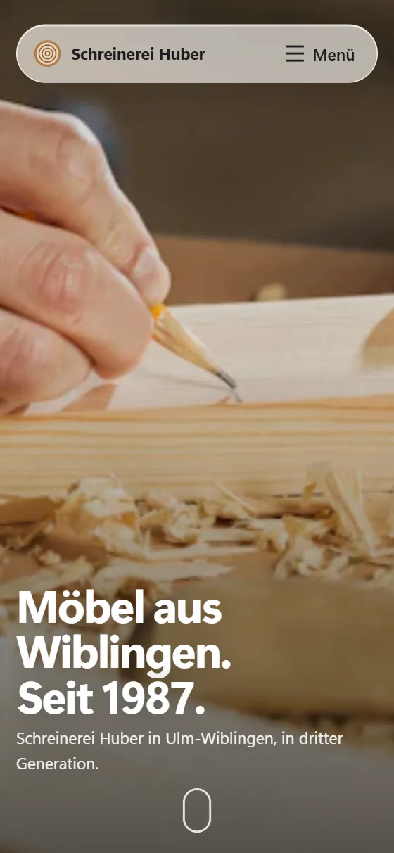 Dieselbe Seite der Schreinerei Huber am Handy